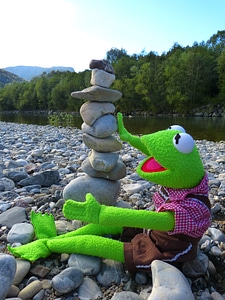 Build tower cairn stone tower