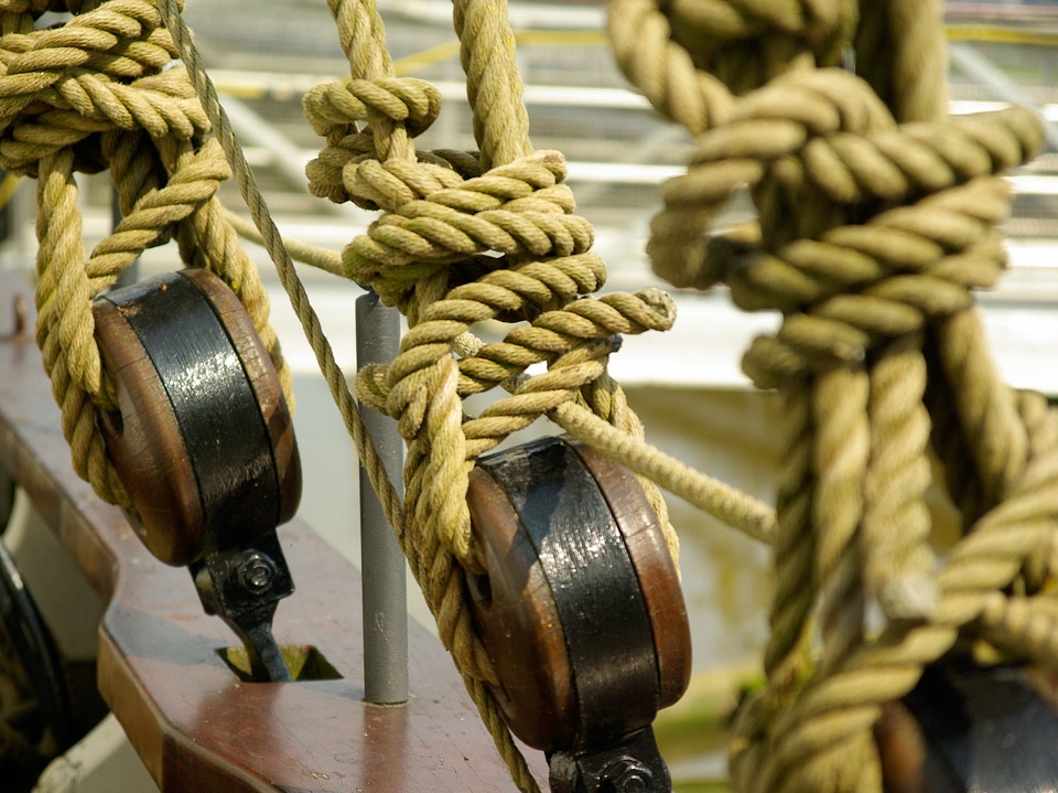Sailboat strings sea