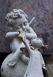 Fee statue angel figure