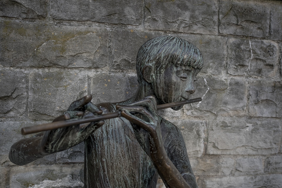 Statue instrument woodwind