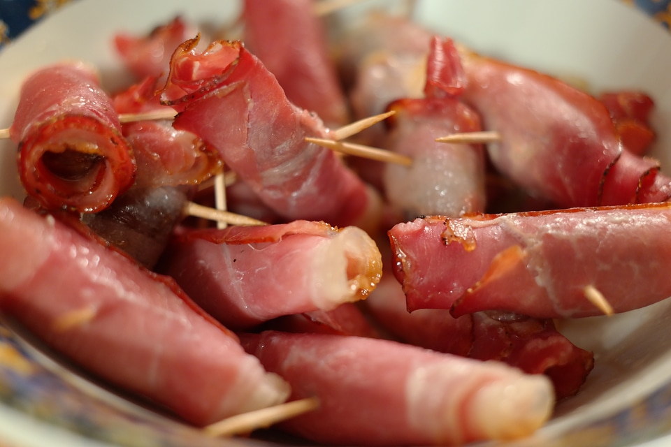 Roasted impaled ham