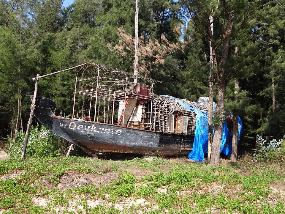 Wreck vessel damaged