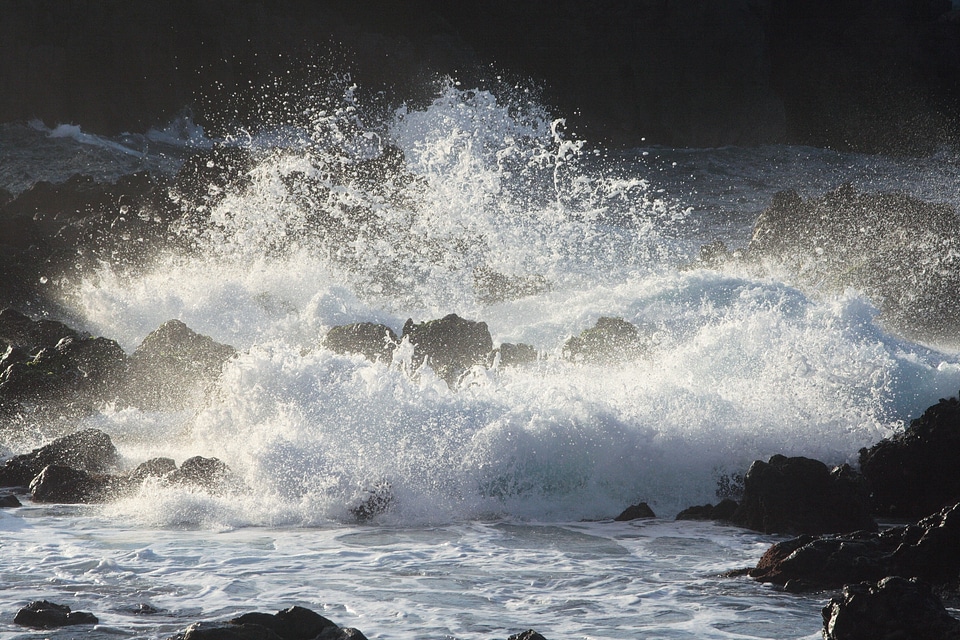 Wave spray backlighting
