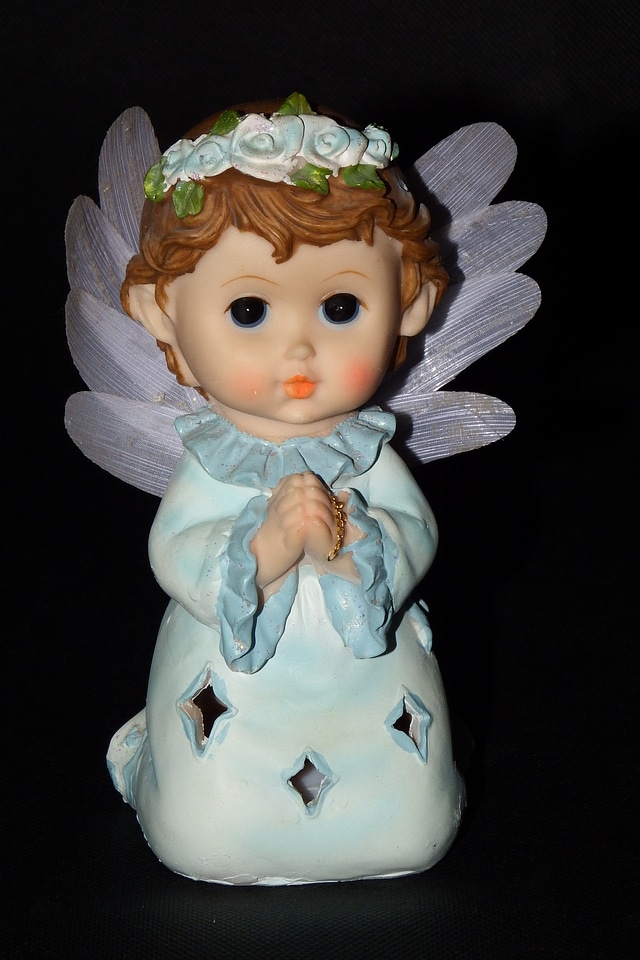 Praying pray statue