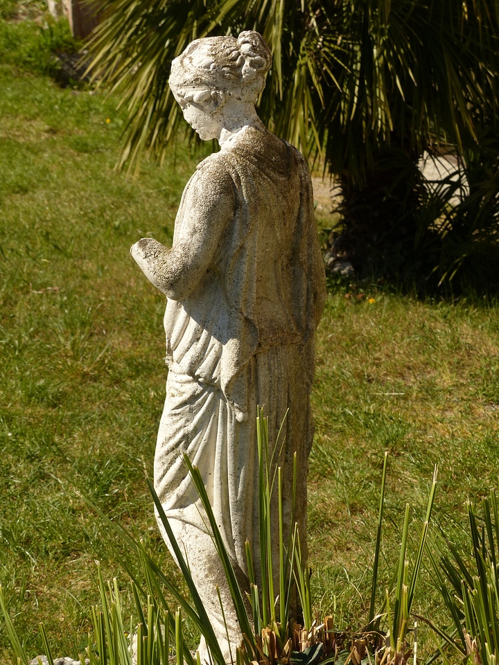 Sculpture stone figure woman