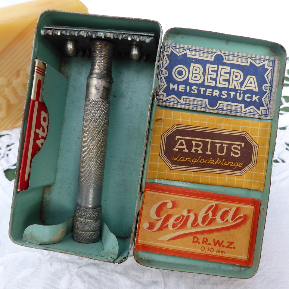 Shaving razor blade antique