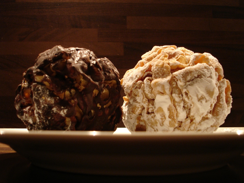 Globose spherical shape icing sugar