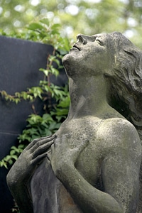 Woman the art of monuments