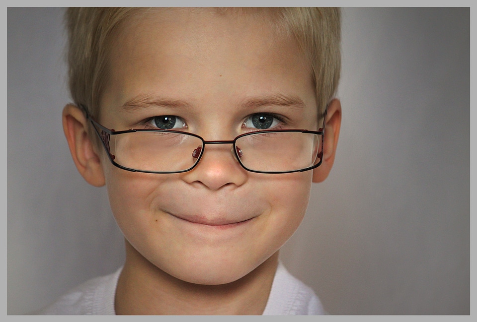 Intelligent glasses spectacle wearers
