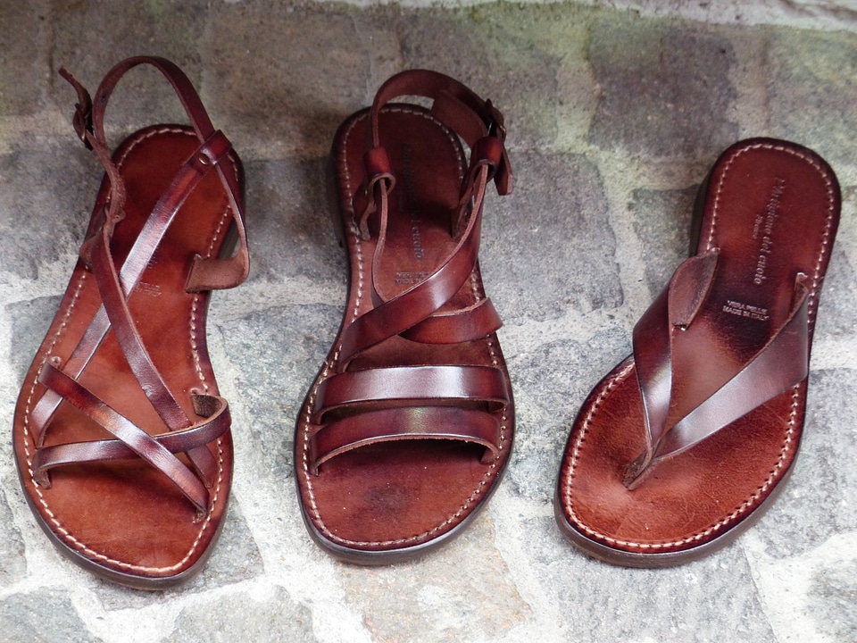 Leather sandals sandals airy