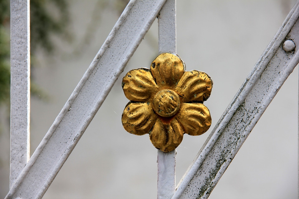 Flower gold metal