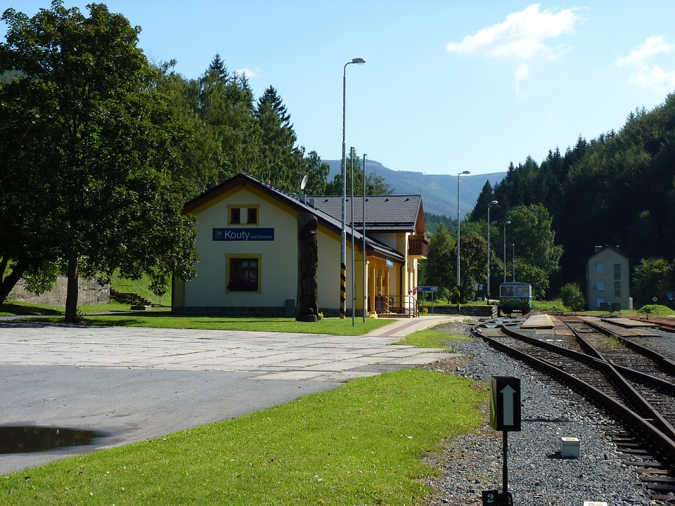 Station transport travel