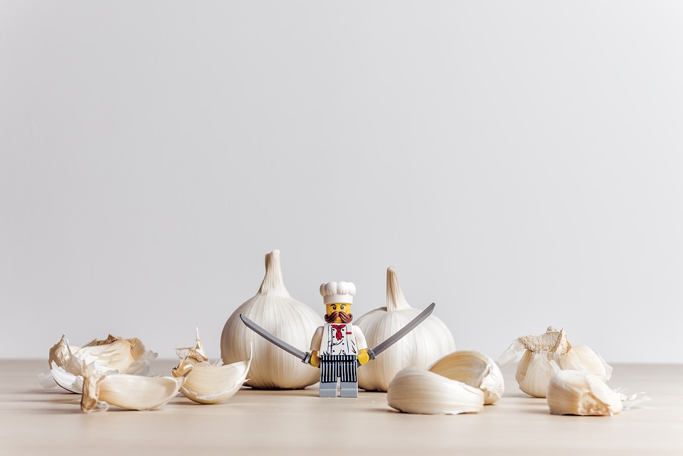 Garlic peeling process