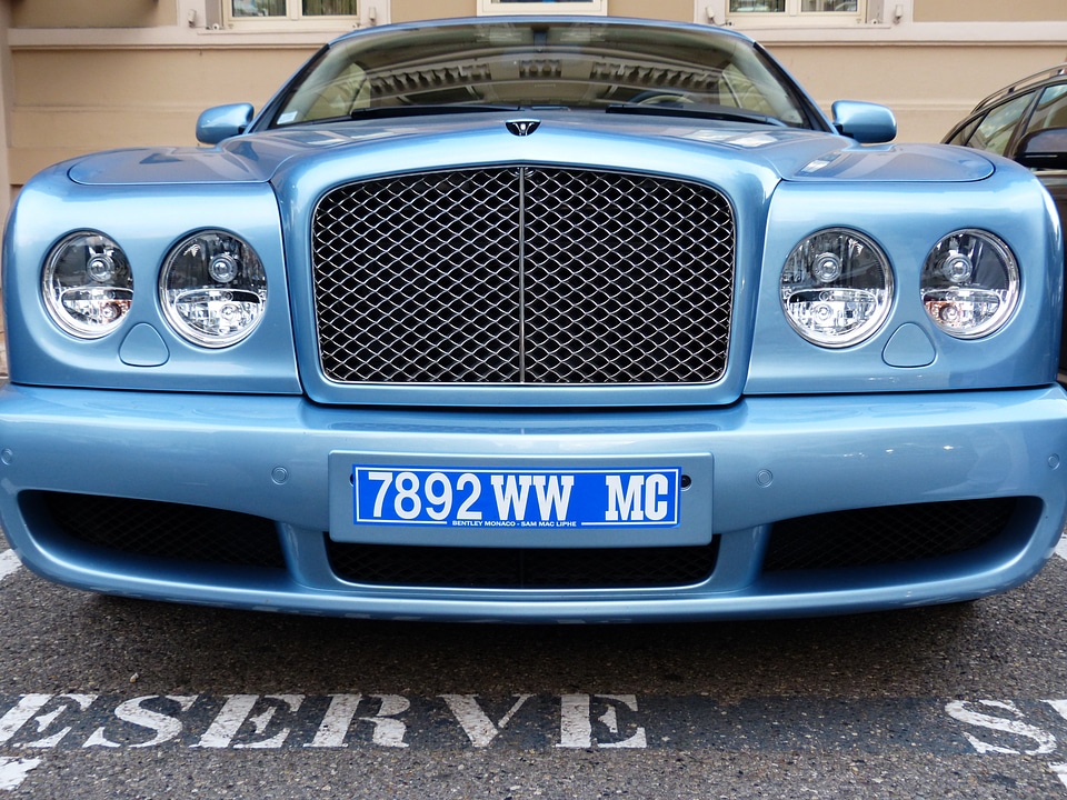Limousine spotlight grille