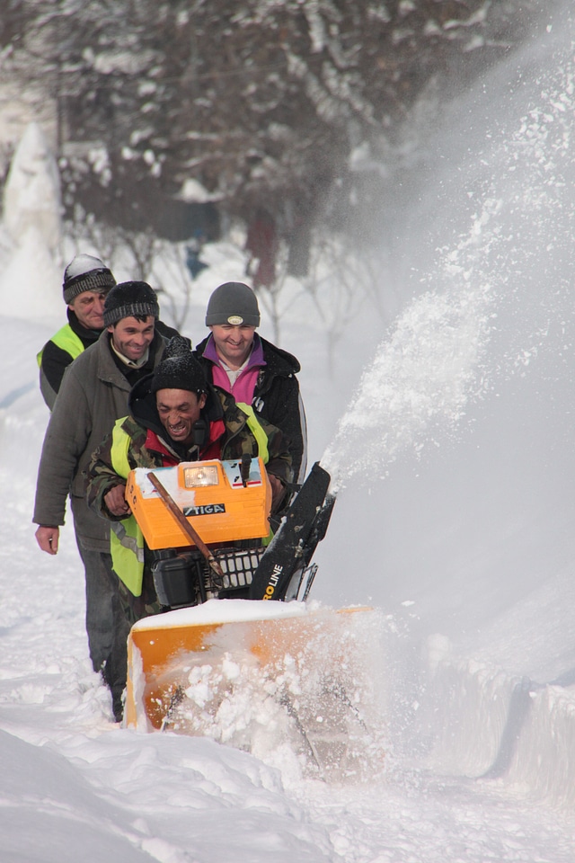 Snow thrower editorial