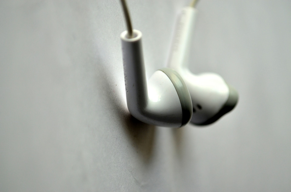 Ear Phones White 2