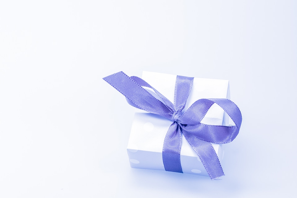 Loop christmas packaging