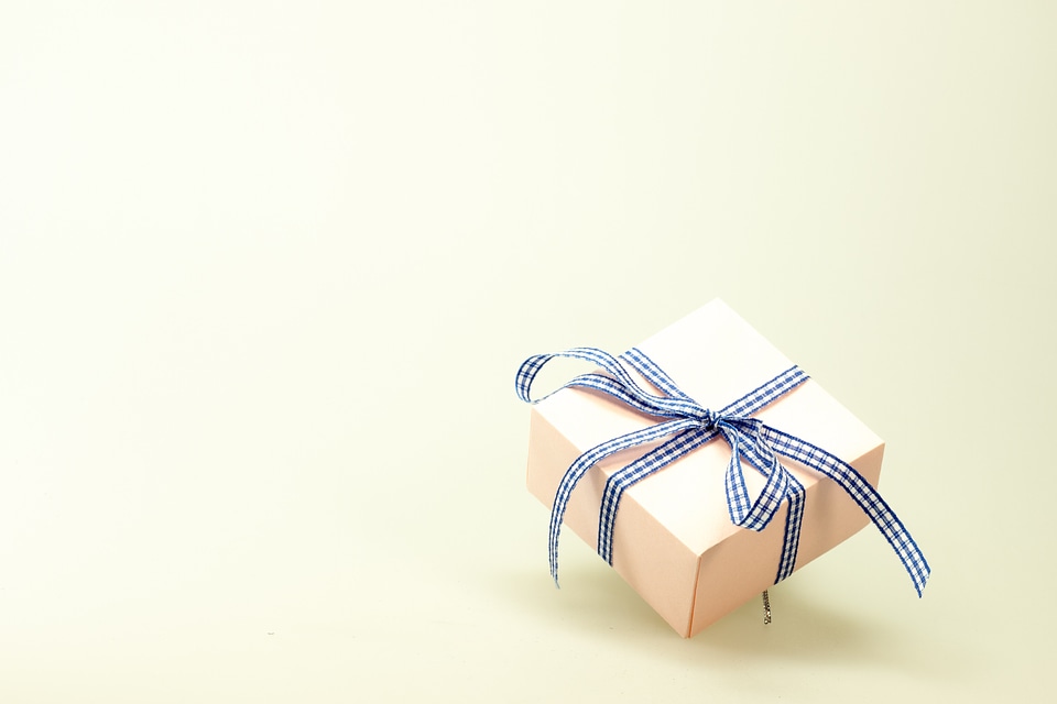 Loop christmas packaging