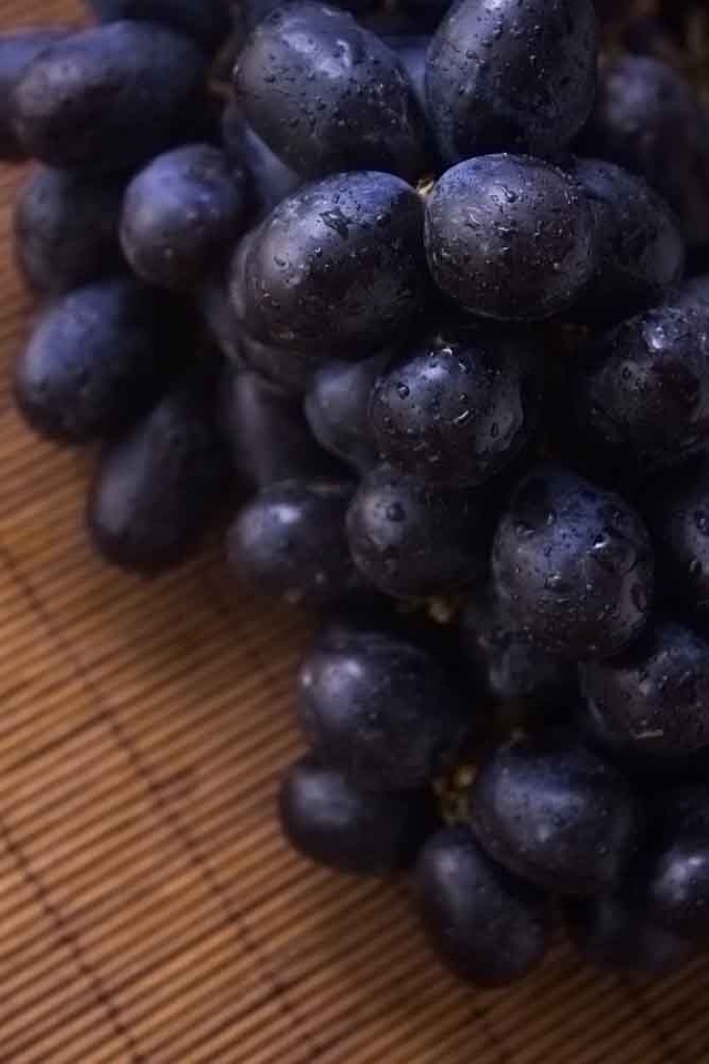 Washed Grapes Black