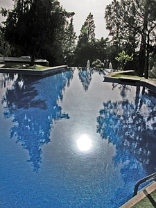 Pool water mirroring