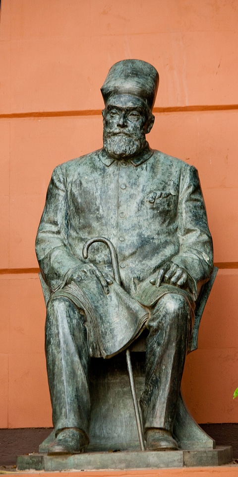 Statue Parsi Man