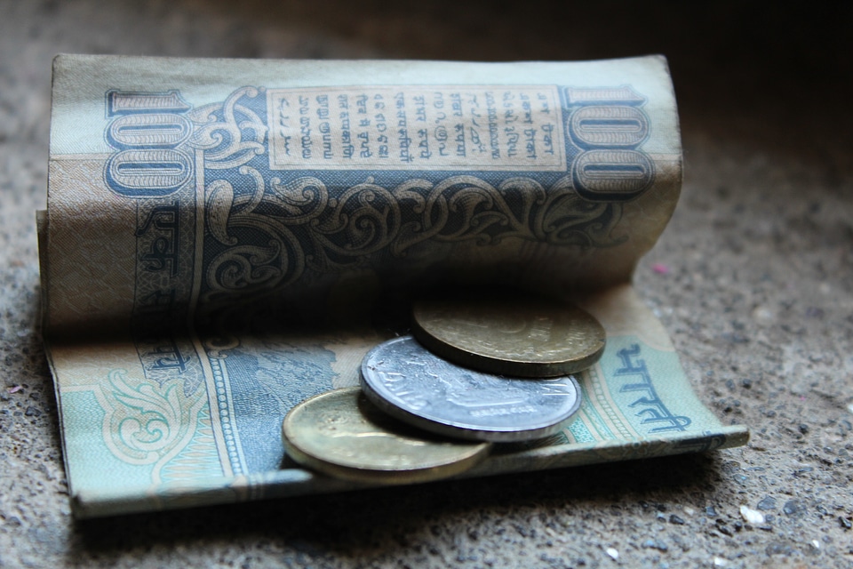 Hundred Rs Note And Coins India