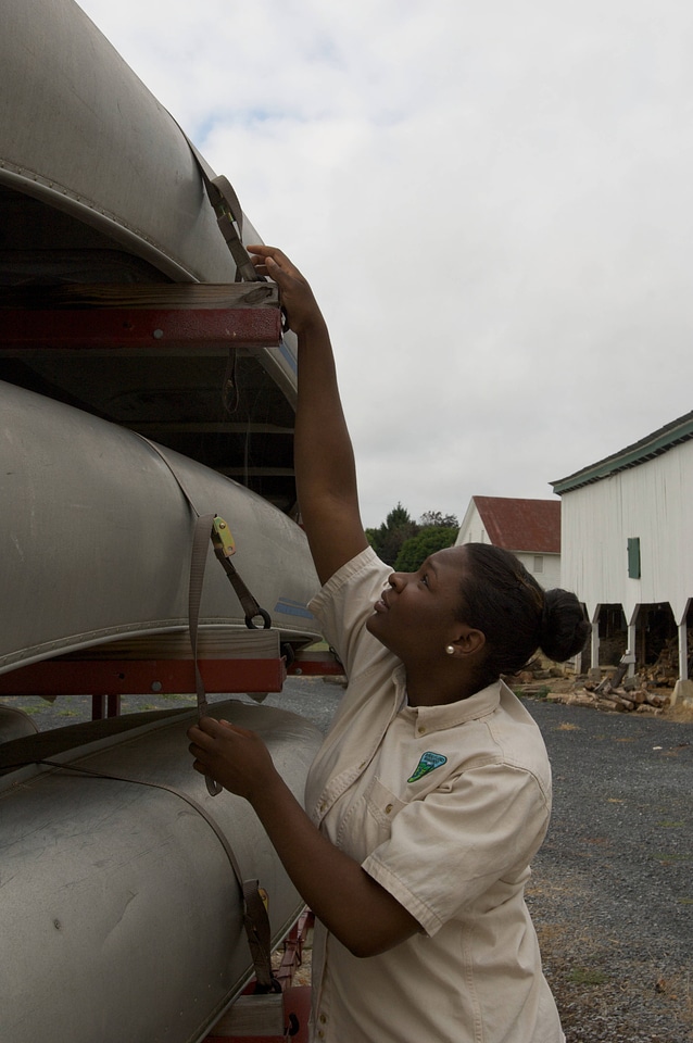 Bureau of Land Management student securing a canoe rack