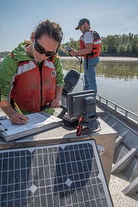 USGS scientists document water quality testing on Missouri River