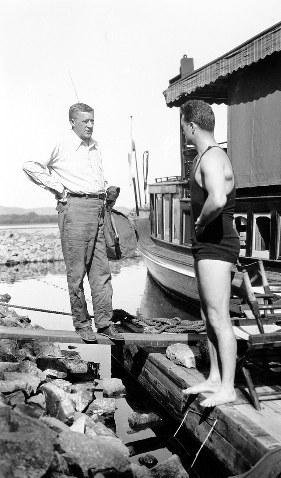 Senator Harry Hawes Visits Upper Mississippi River Refuge