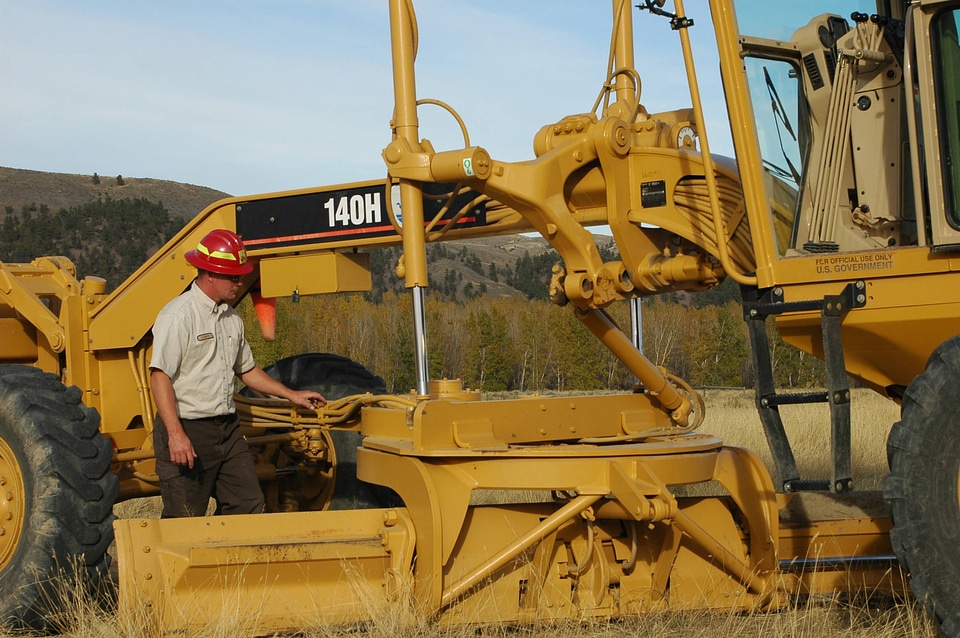 Service wage grade employee with equipment
