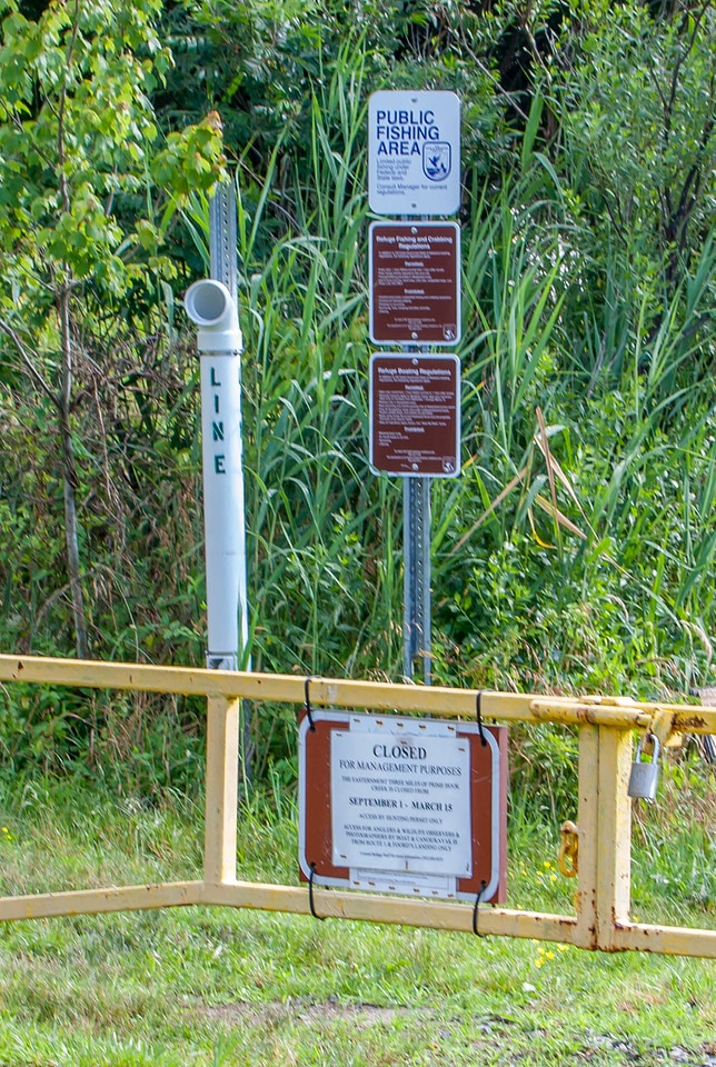 Prime Hook NWR fishing and crabbing regulaton signs