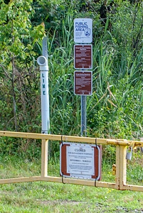 Prime Hook NWR fishing and crabbing regulaton signs
