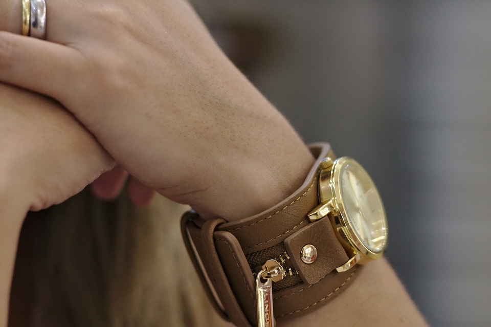 Pulse bracelet women's watch