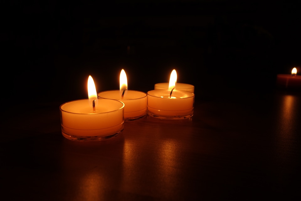 Light wax candlestick
