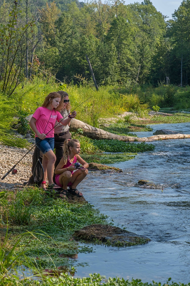 Uniformed FWS employee with two girls fishing-1