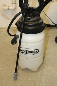 Pressurized garden sprayer