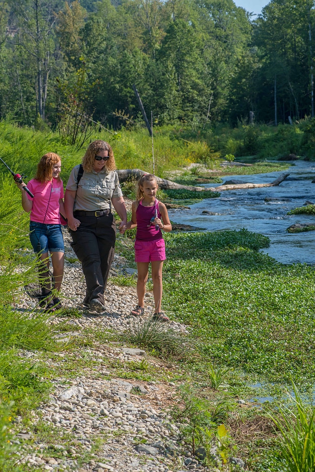 Uniformed FWS employee with two girls fishing-1