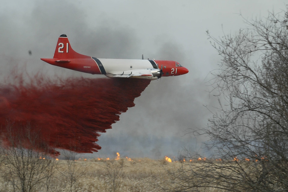 Tanker drops on wildfire