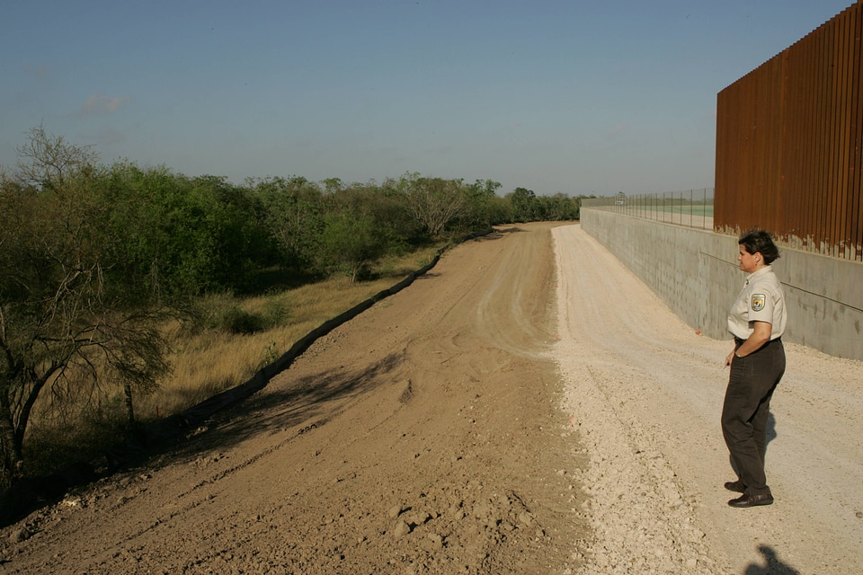 Refuge border wall-1