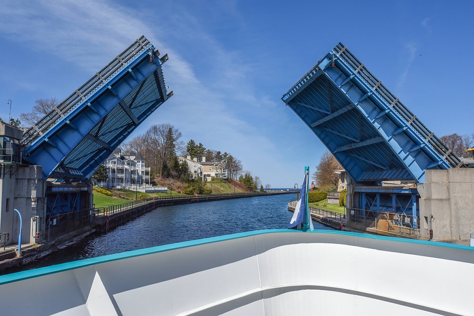 Drawbridge opening for MV Spencer Baird