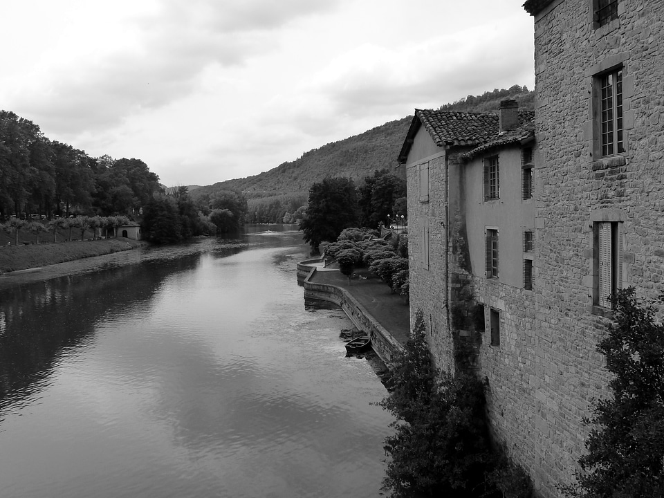 Black and white horizon saint antonin noble val