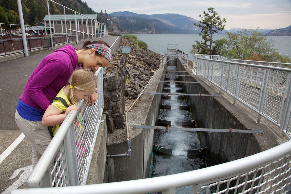 Mother and daughter at Spring Creek National Fish Hatchery
