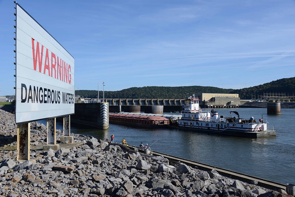 Warning sign on the Wilson Dam and lock