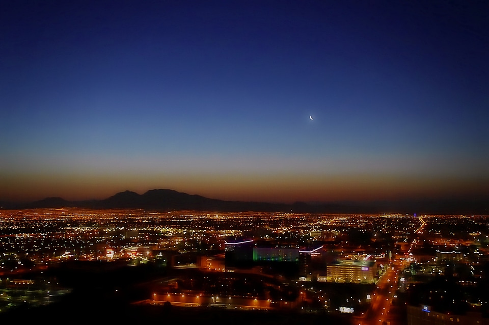 City horizon dusk