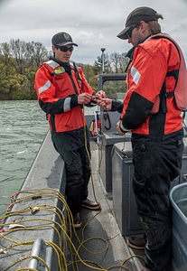 USFWS Fisheries crew baiting lines for lake sturgeon-2