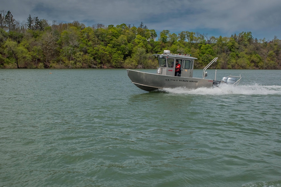USFWS Fisheries crew in boat-1