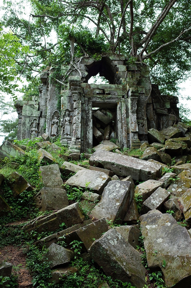 Beng mealea travel ruins