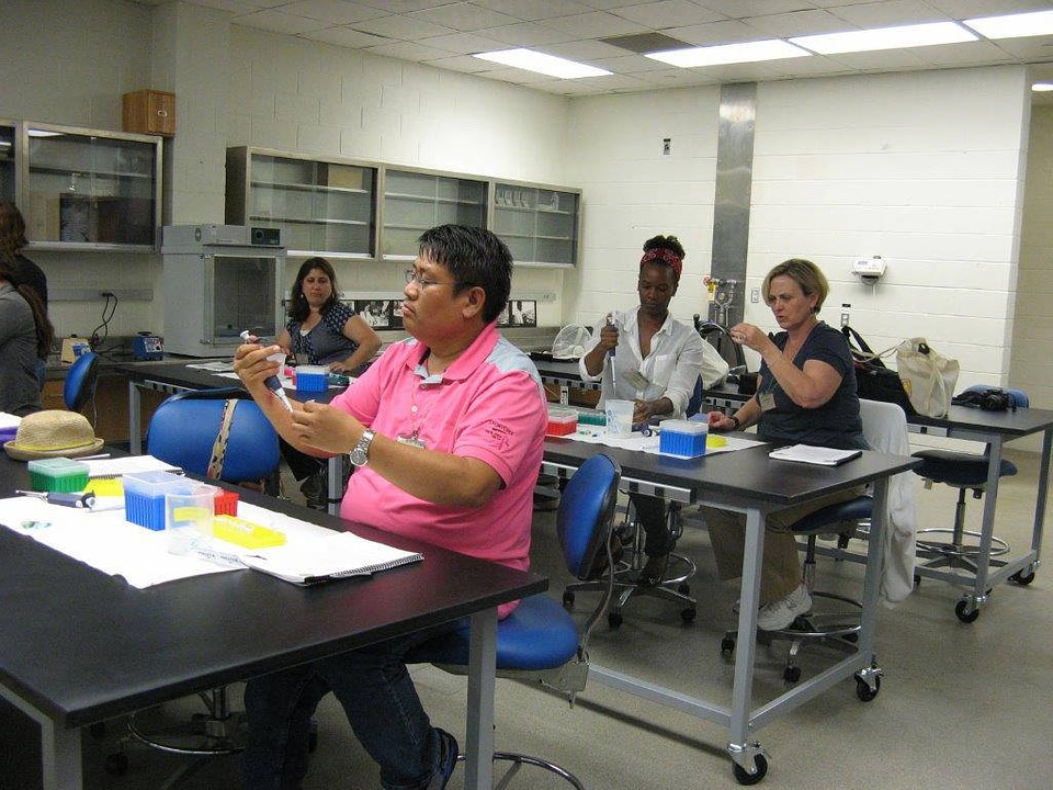 San Diego Zoo Institute for Conservation Research in the Science laboratory-1