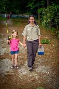FWS staffer takes little girl fishing