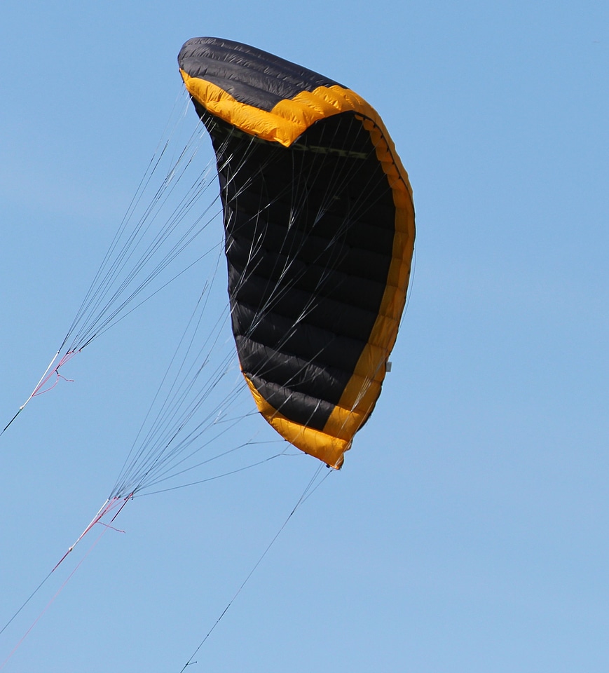 Flying windscreen steering kite sailing